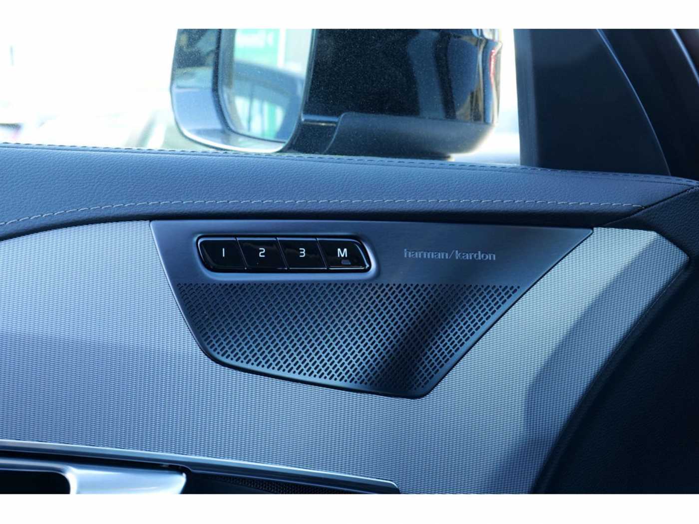 Volvo  T8 Plus Bright Recharge Plug-In Hybrid AWD