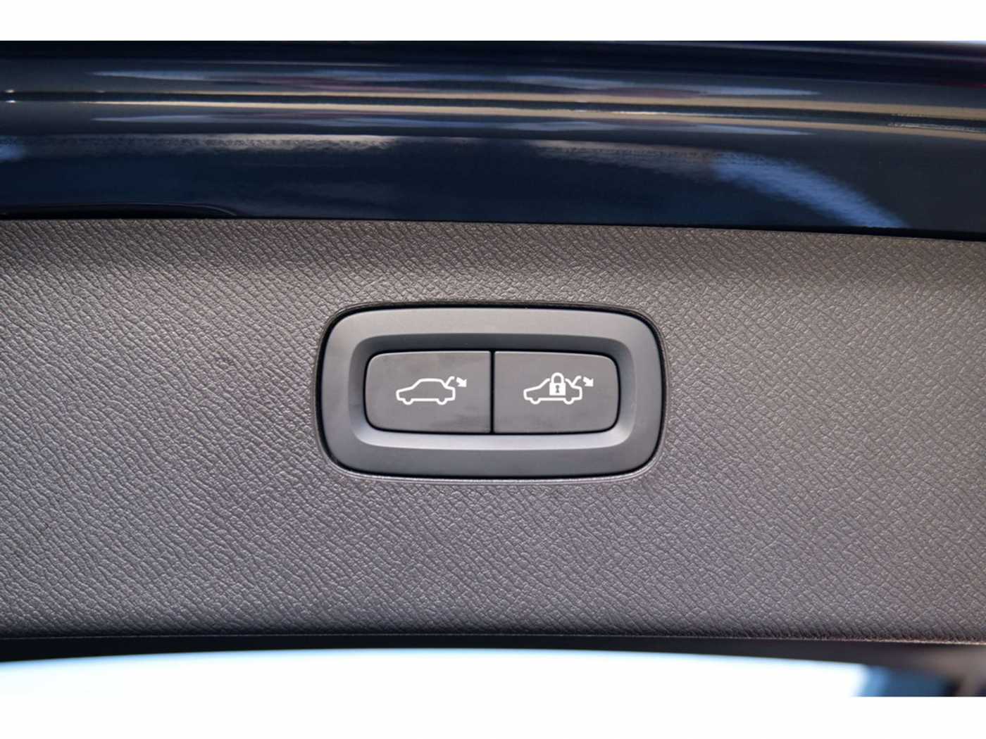 Volvo  T8 Ultimate Bright Recharge Plug-In Hybrid AWD