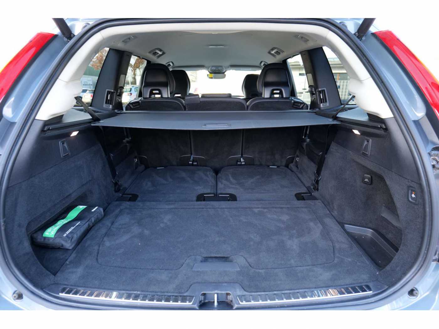 Volvo  T8 Plus Dark Recharge Plug-In Hybrid AWD
