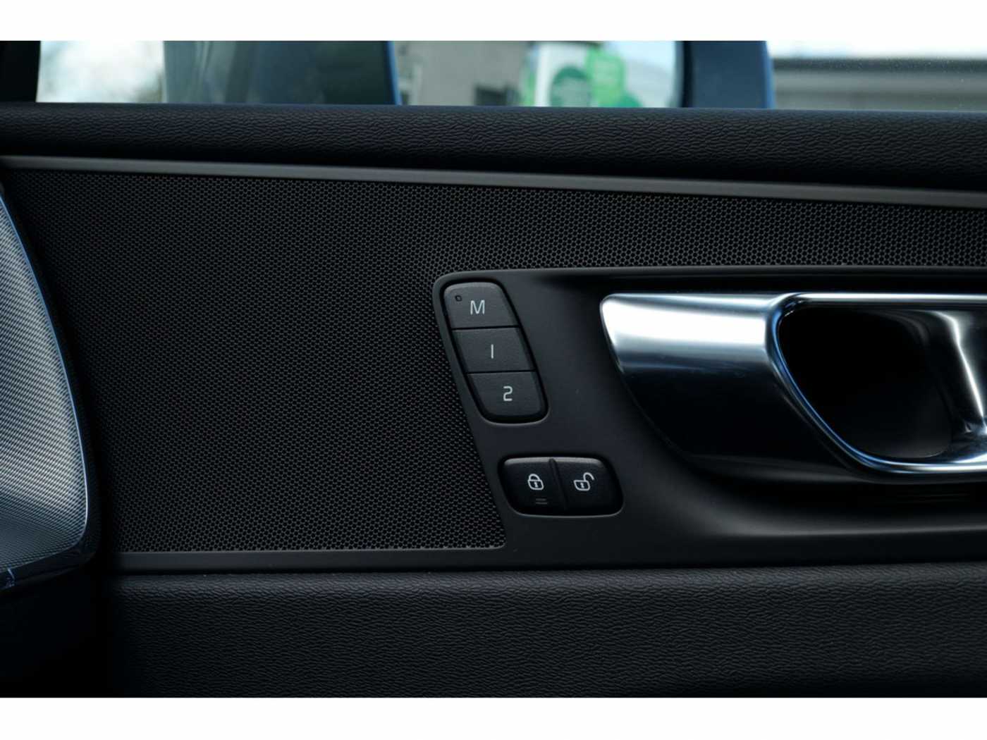 Volvo  T8 Plus Bright Recharge Plug-In Hybrid AWD