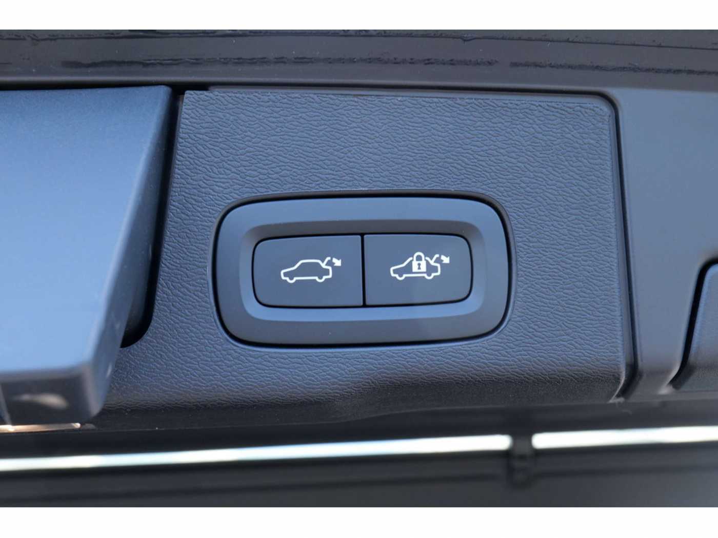 Volvo  T8 Plus Bright Recharge Plug-In Hybrid AWD