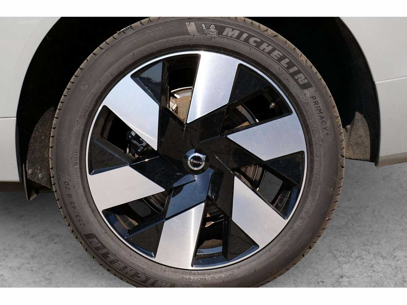 Volvo  T8 Ultra Dark Recharge Plug-In Hybrid AWD
