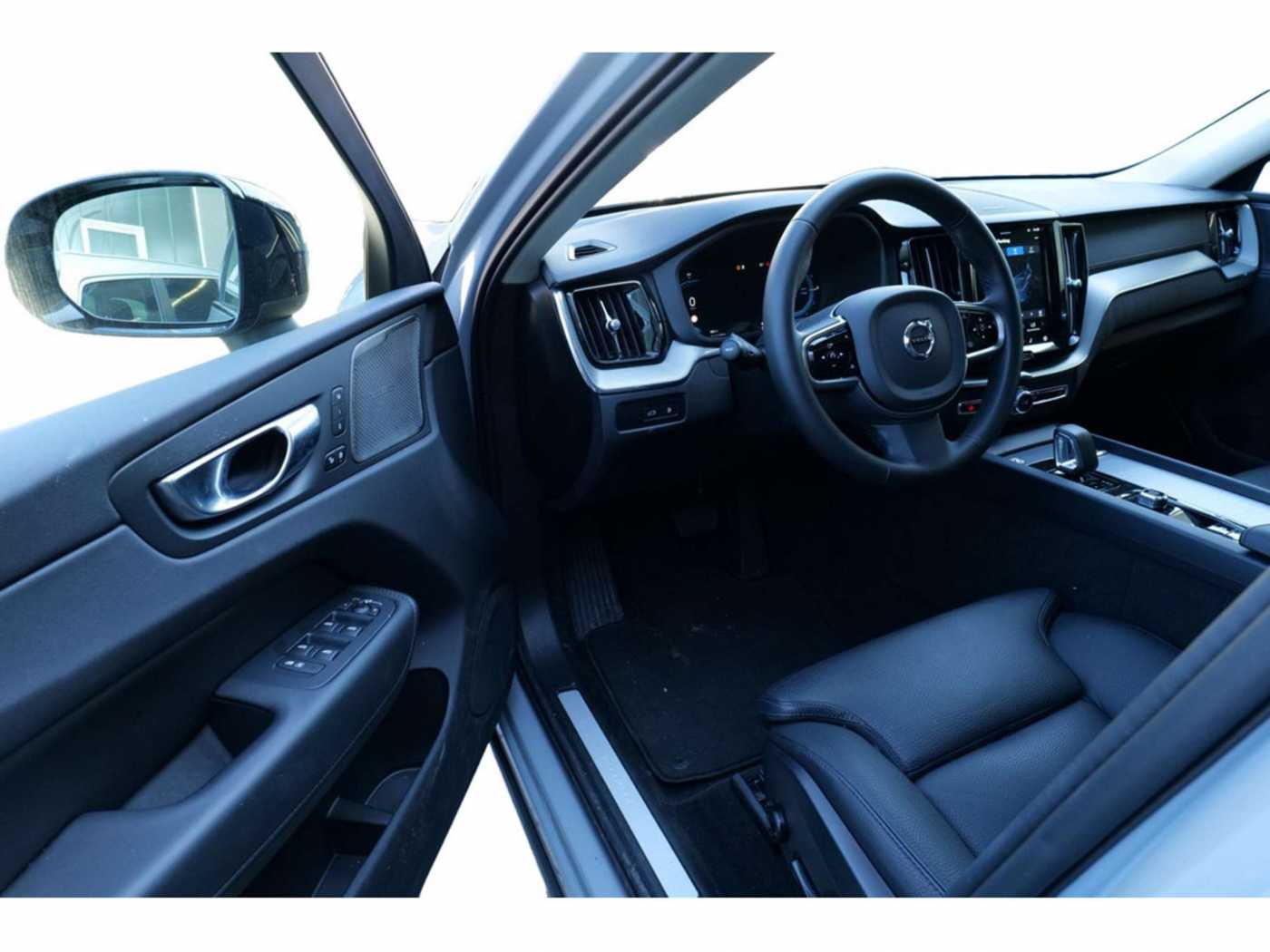 Volvo  T8 Ultra Dark Recharge Plug-In Hybrid AWD