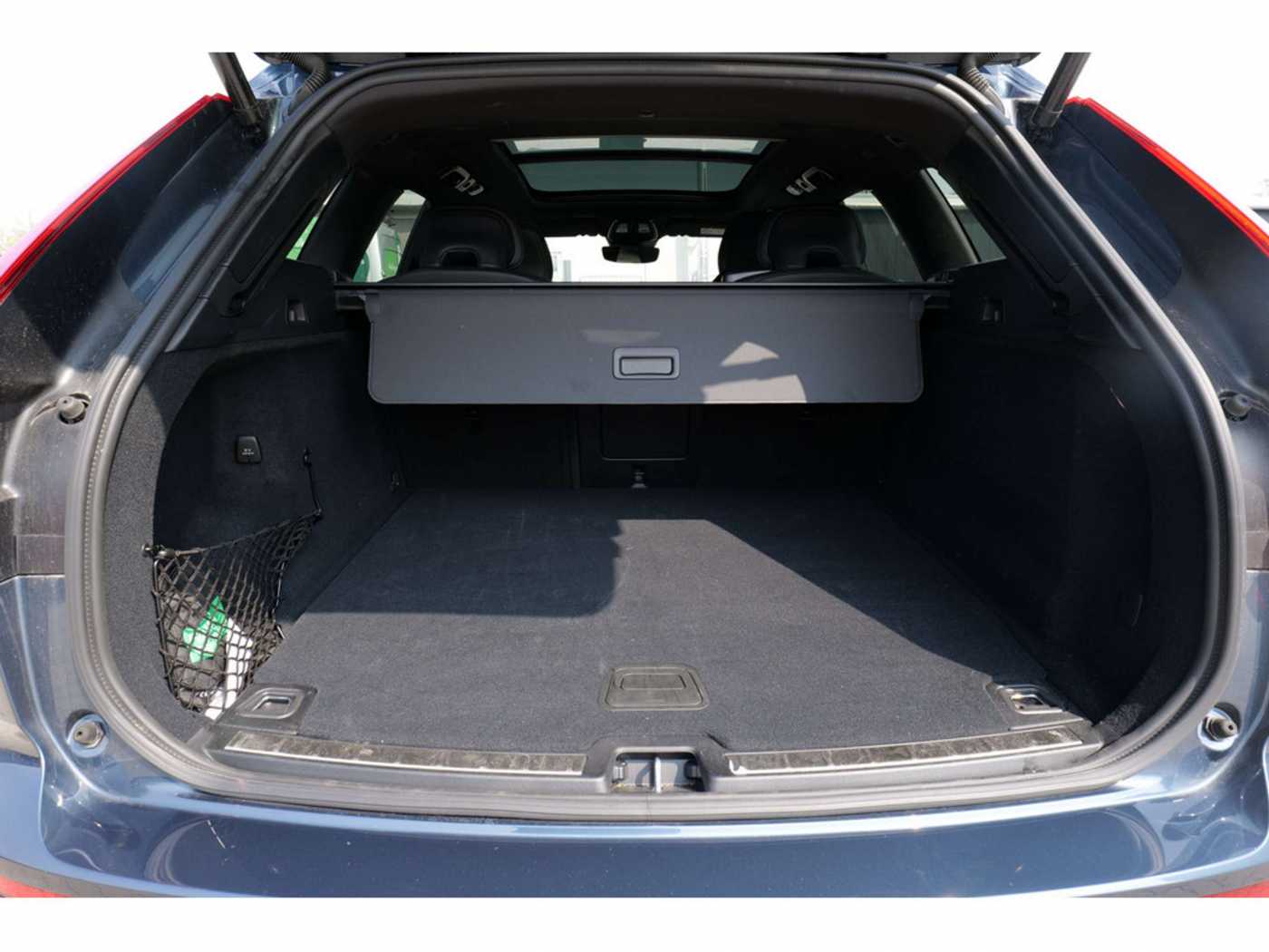 Volvo  T6 Plus Dark Recharge Plug-In Hybrid AWD
