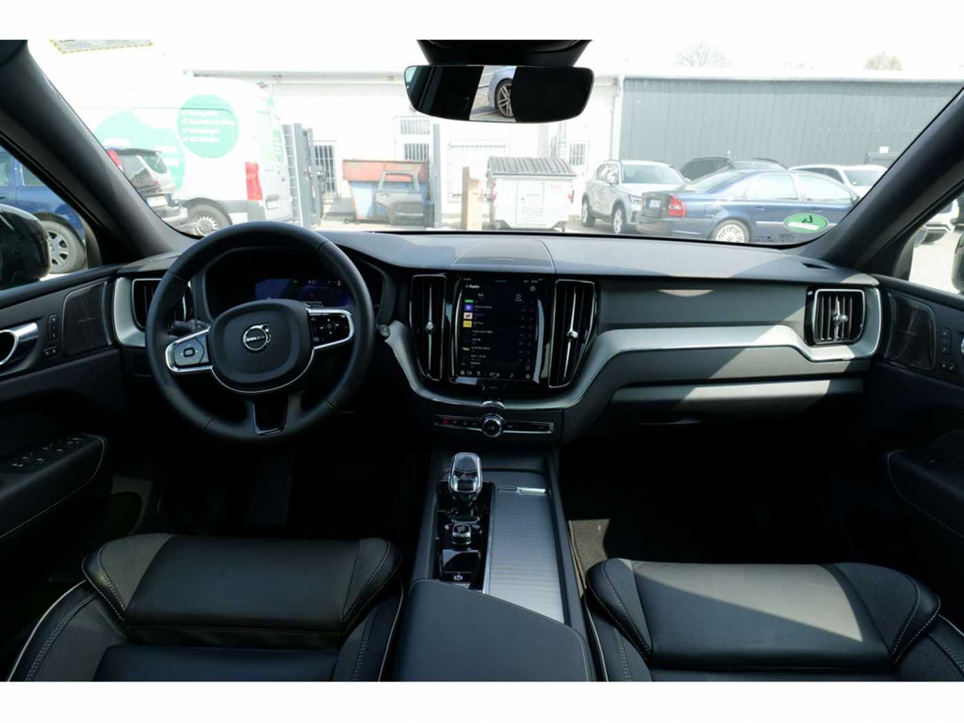 Volvo  T6 Plus Dark Recharge Plug-In Hybrid AWD