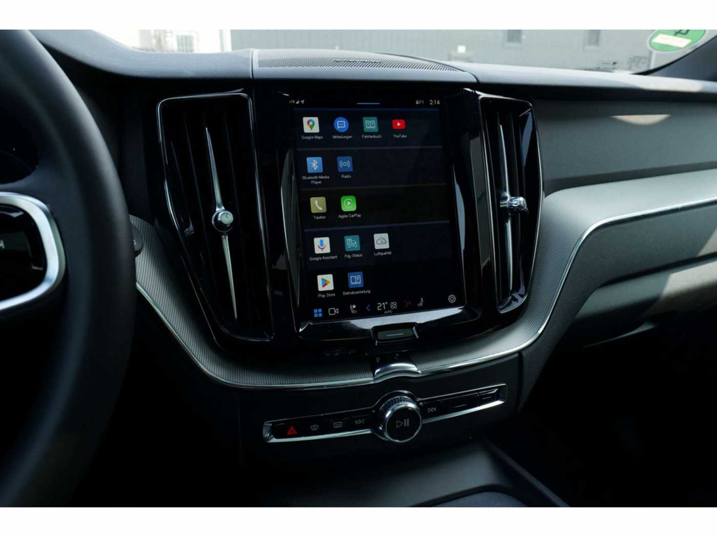 Volvo  T6 Plus Dark Recharge Plug-In Hybrid AWD