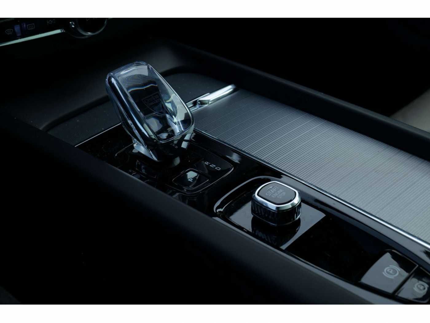 Volvo  T6 Plus Dark Recharge Plug-In Hybrid AWD