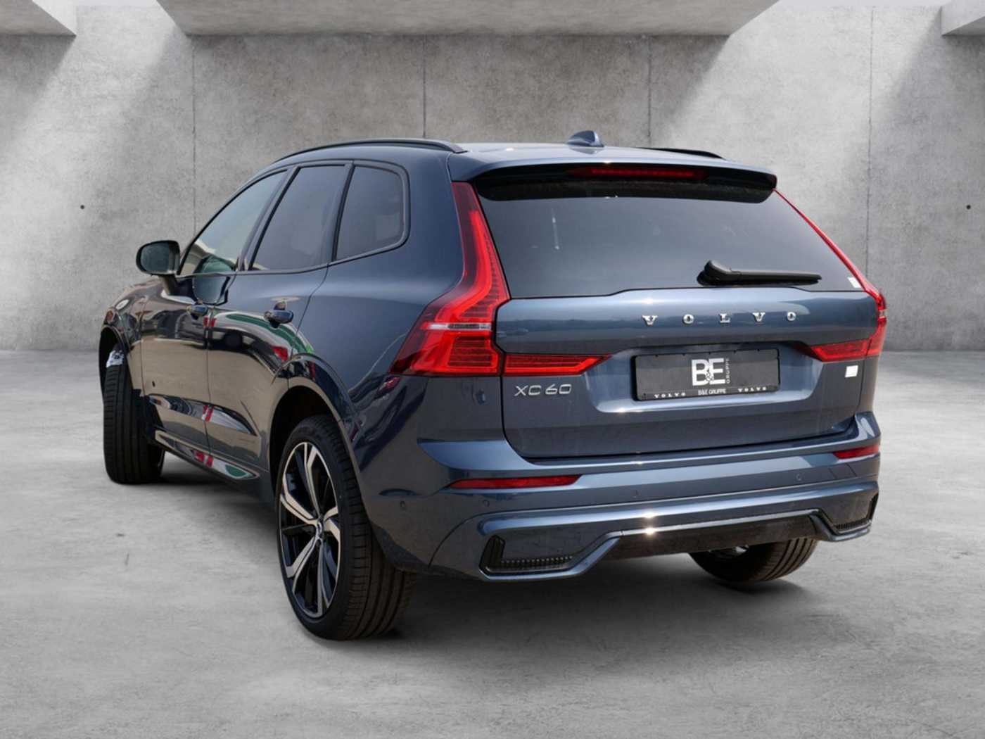 Volvo  T6 Plus Dark Recharge Plug-In Hybrid AWD