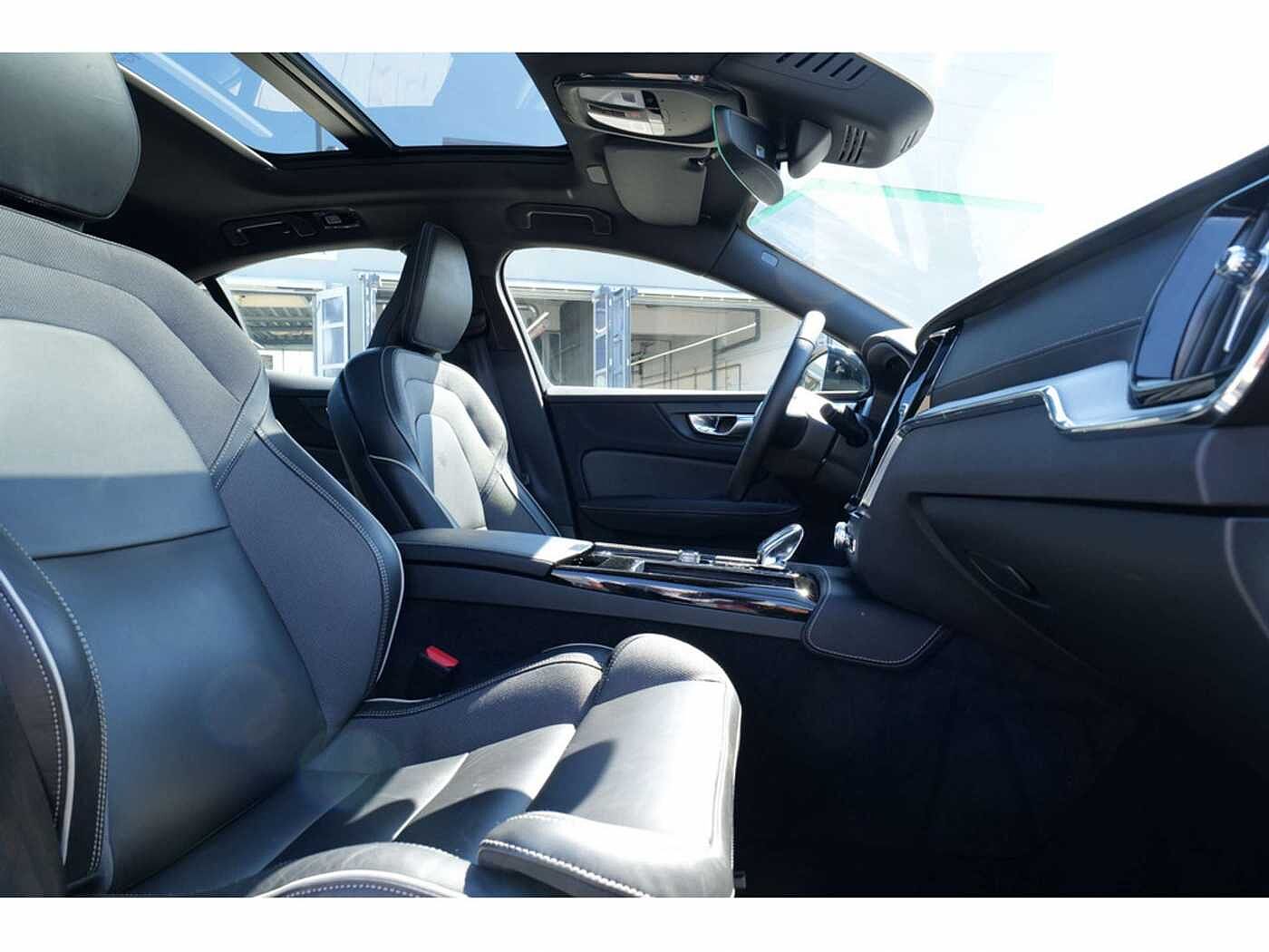 Volvo  Lim. T8 Ultimate Dark Recharge Plug-In Hybrid AWD