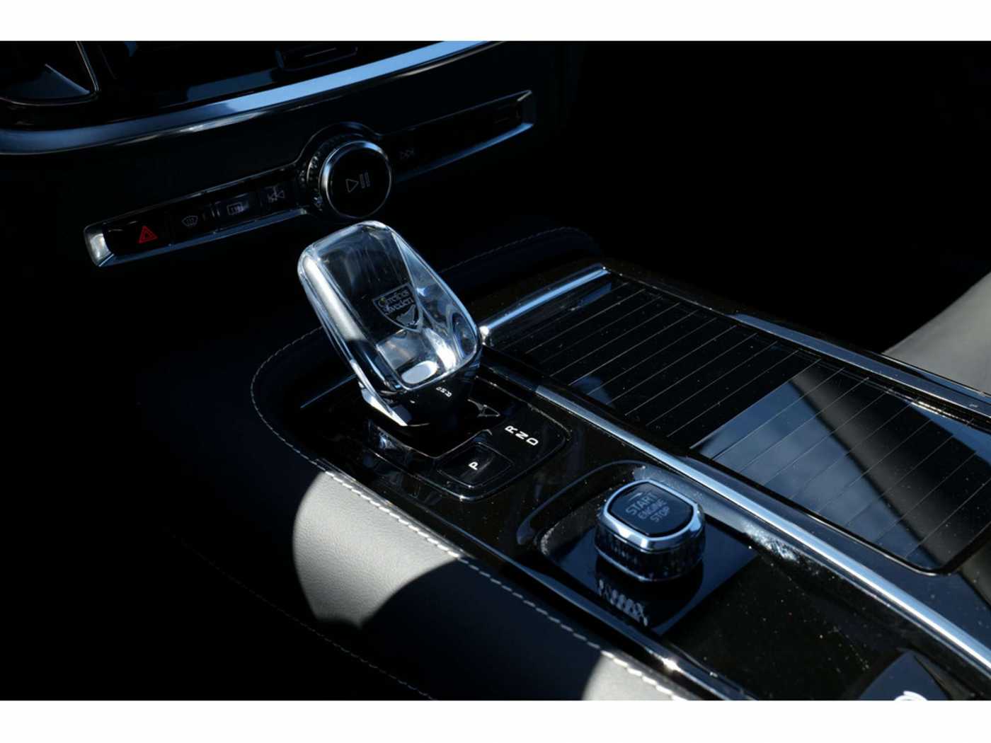 Volvo  Lim. T8 Ultimate Dark Recharge Plug-In Hybrid AWD