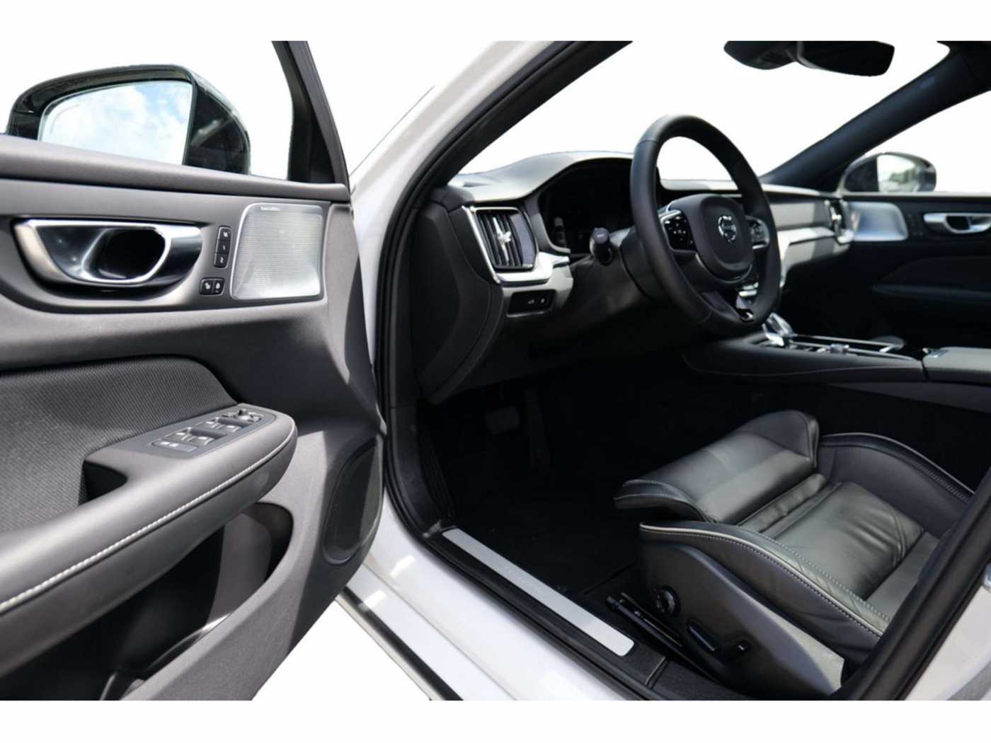 Volvo  Lim. T8 AWD Ultimate Dark Recharge Plug-In Hybrid