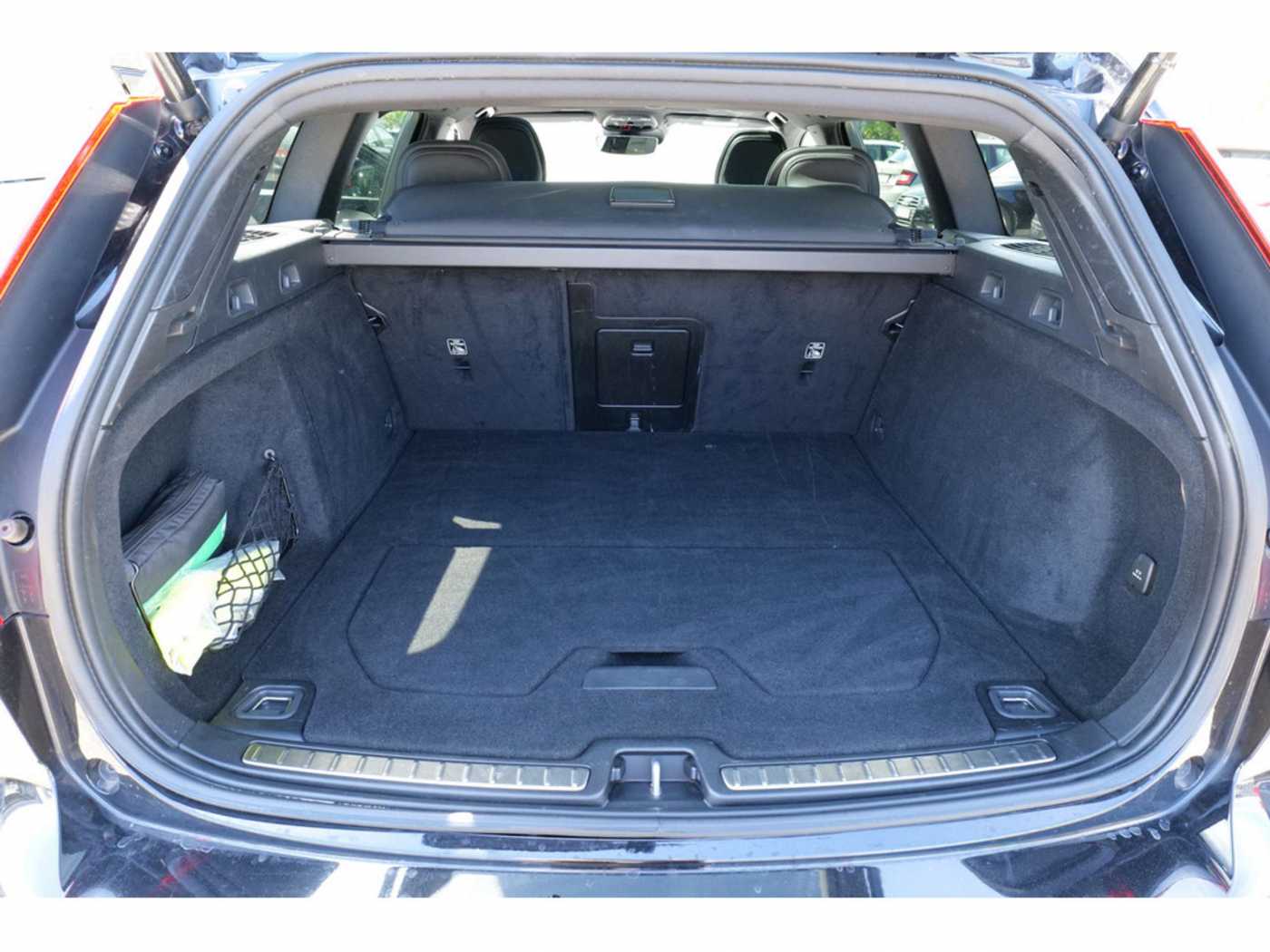 Volvo  T6 Plus Dark Long Range Plug-In Hybrid AWD
