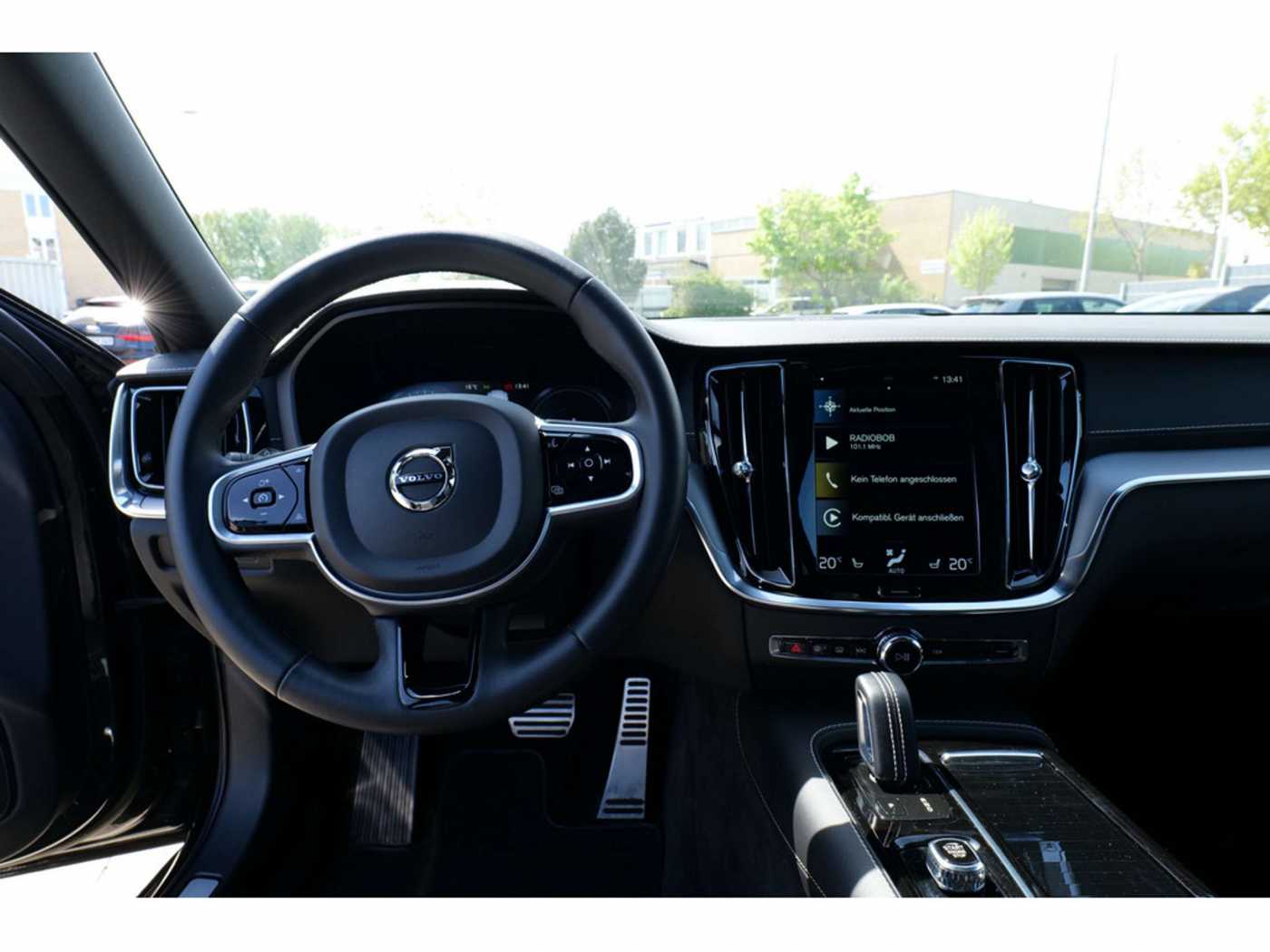Volvo  T6 Plus Dark Long Range Plug-In Hybrid AWD