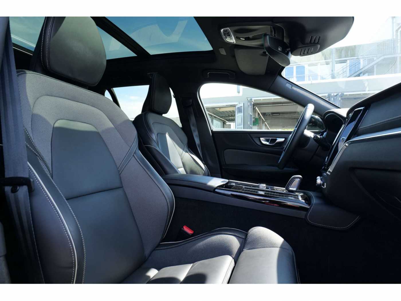Volvo  T6 Plus Dark Long Range Plug-In Hybrid AWD