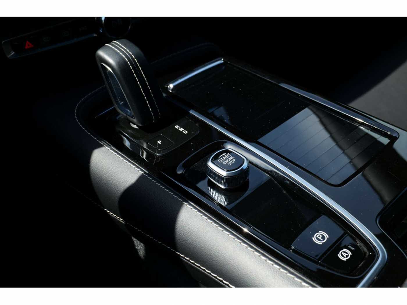 Volvo  T6 Plus Dark Long Range Plug-In Hybrid AWD