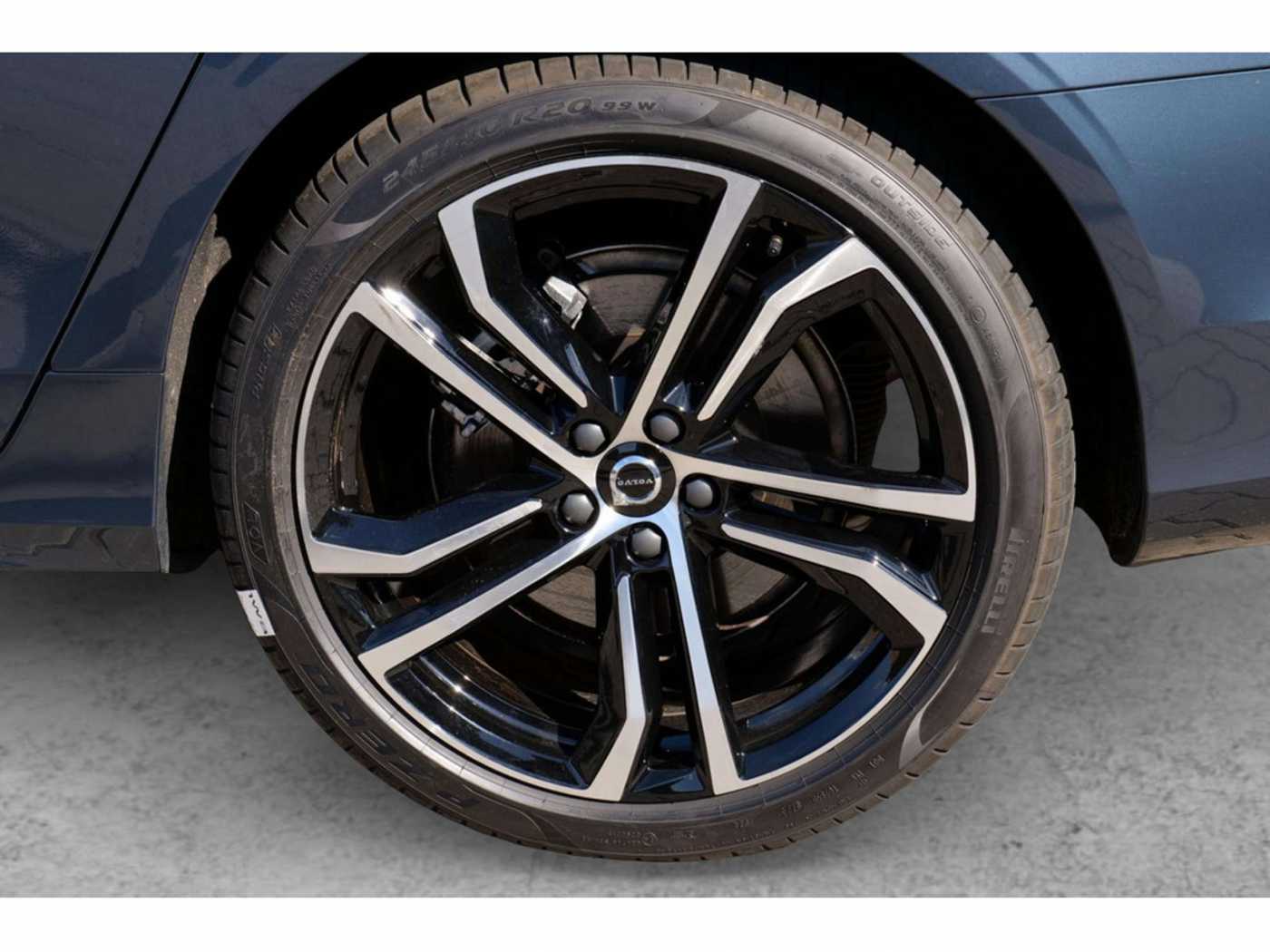 Volvo  Lim. T8 Ultimate Dark Recharge Plug-In Hybrid AWD