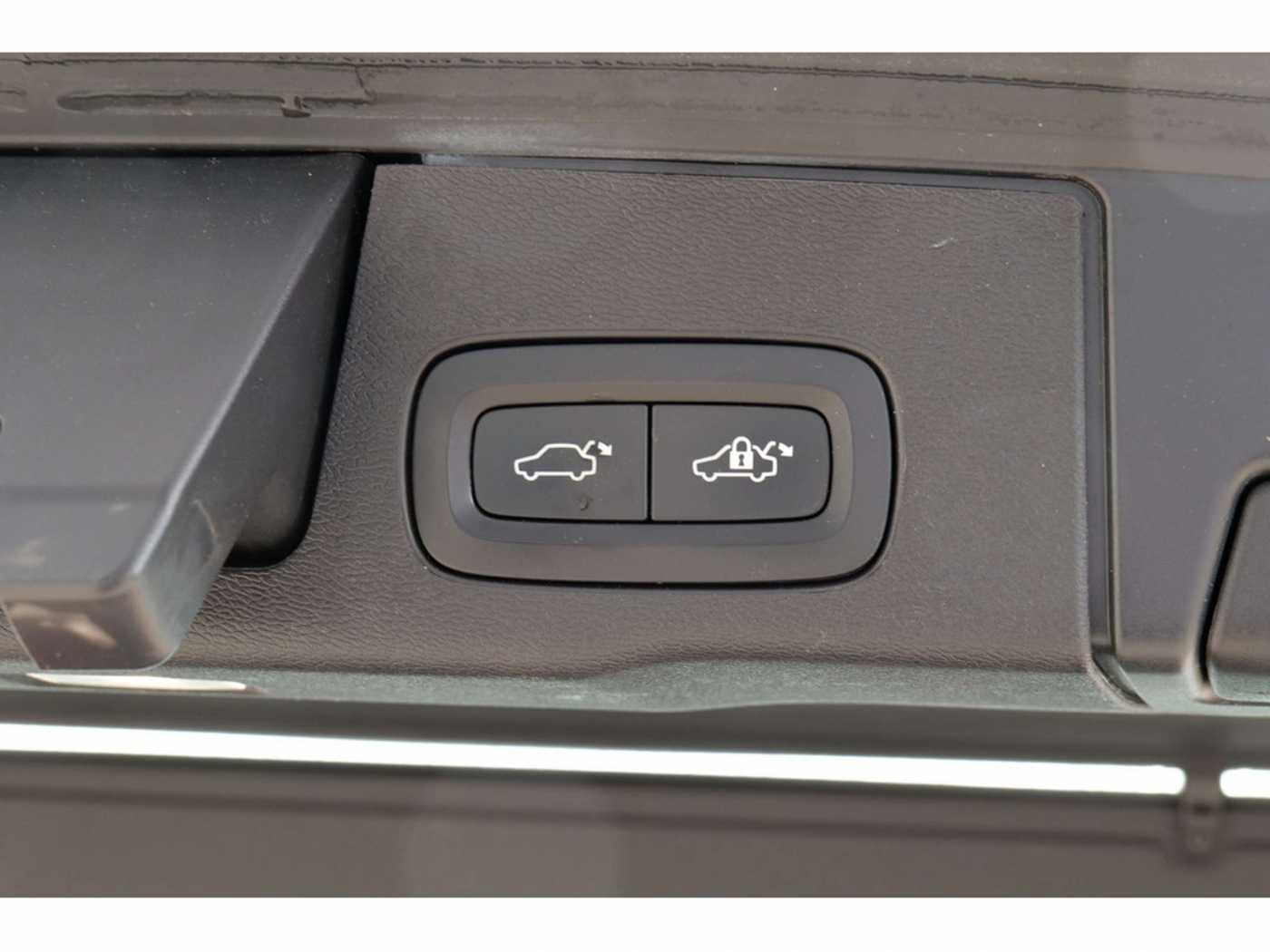 Volvo  B4 R Design AWD Xenium-P.