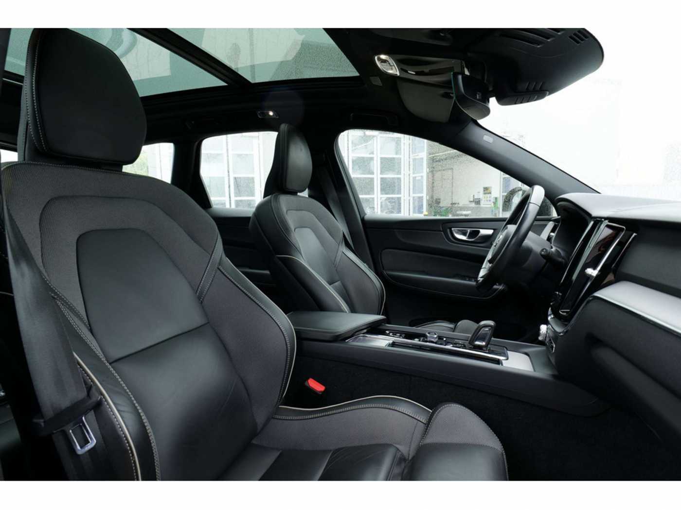 Volvo  B4 R Design AWD Xenium-P.