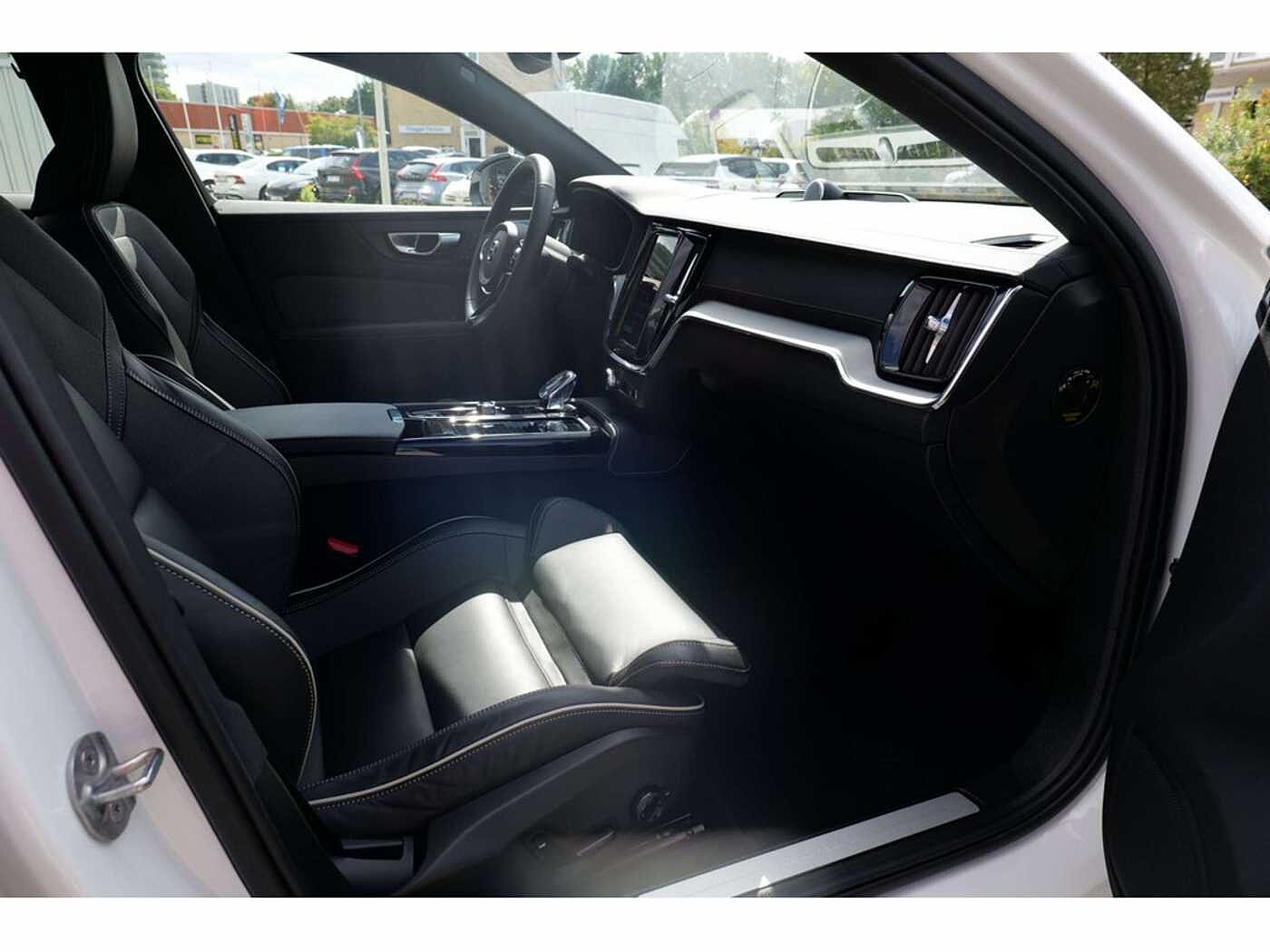 Volvo  Lim. T8 Ultimate Dark Recharge Plug-In Hybrid AWD