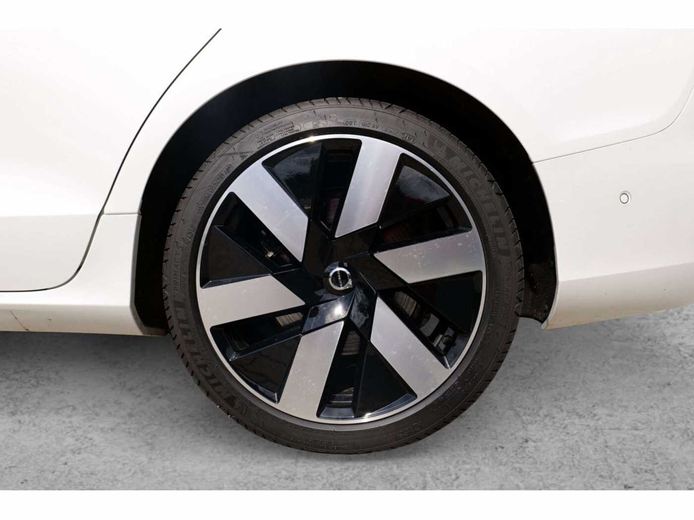 Volvo  Lim. T8 Ultimate Dark Recharge Plug-In Hybrid AWD