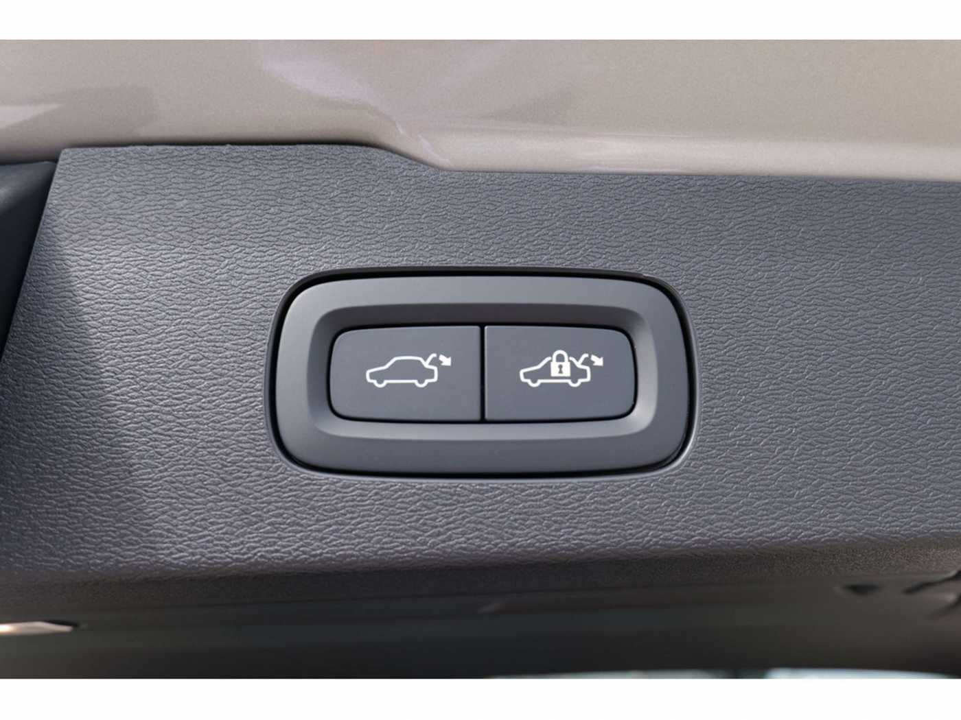 Volvo  Kombi T6 Plus Dark Recharge Plug-In Hybrid AWD