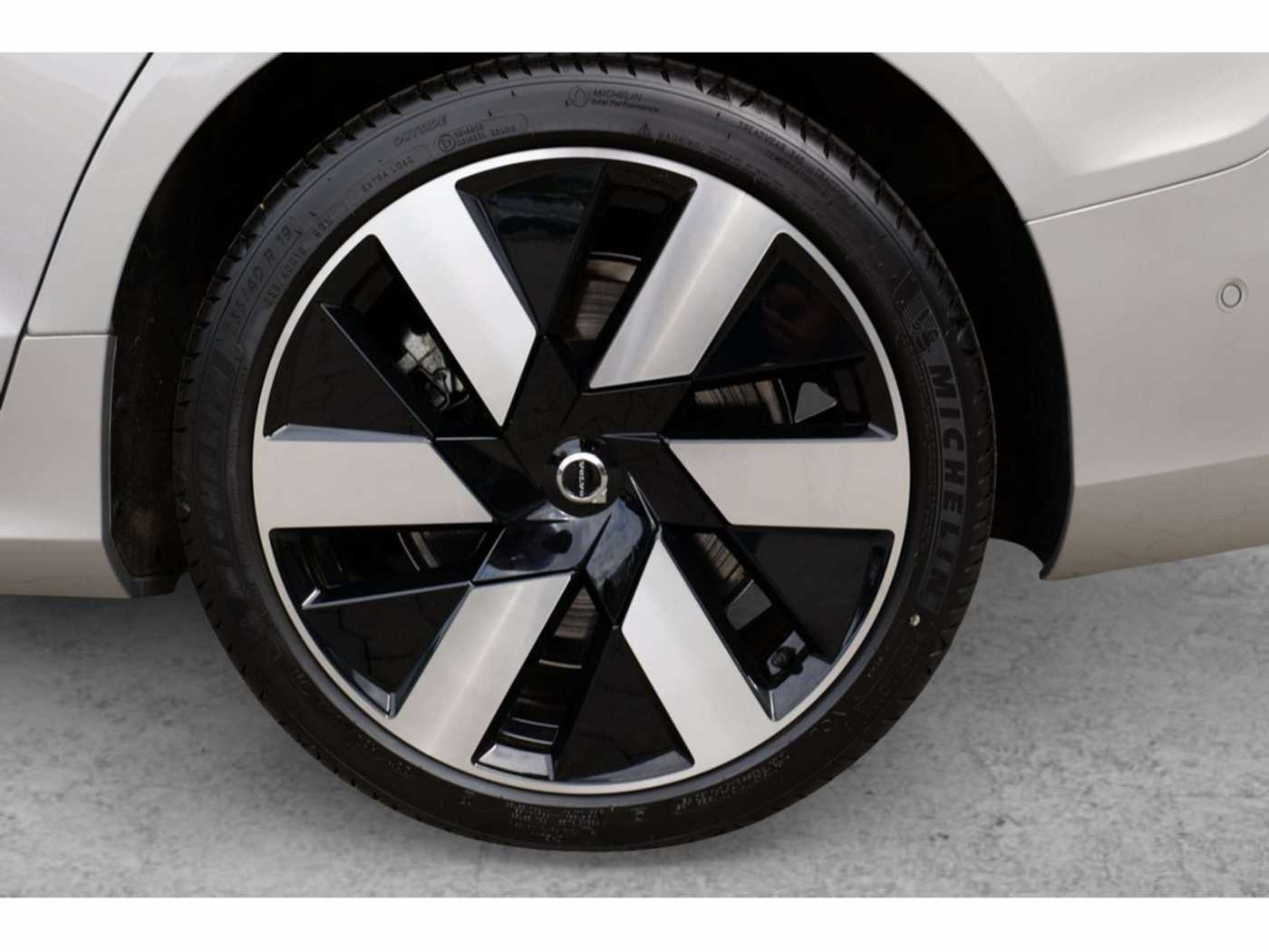 Volvo  Kombi T6 Plus Dark Recharge Plug-In Hybrid AWD