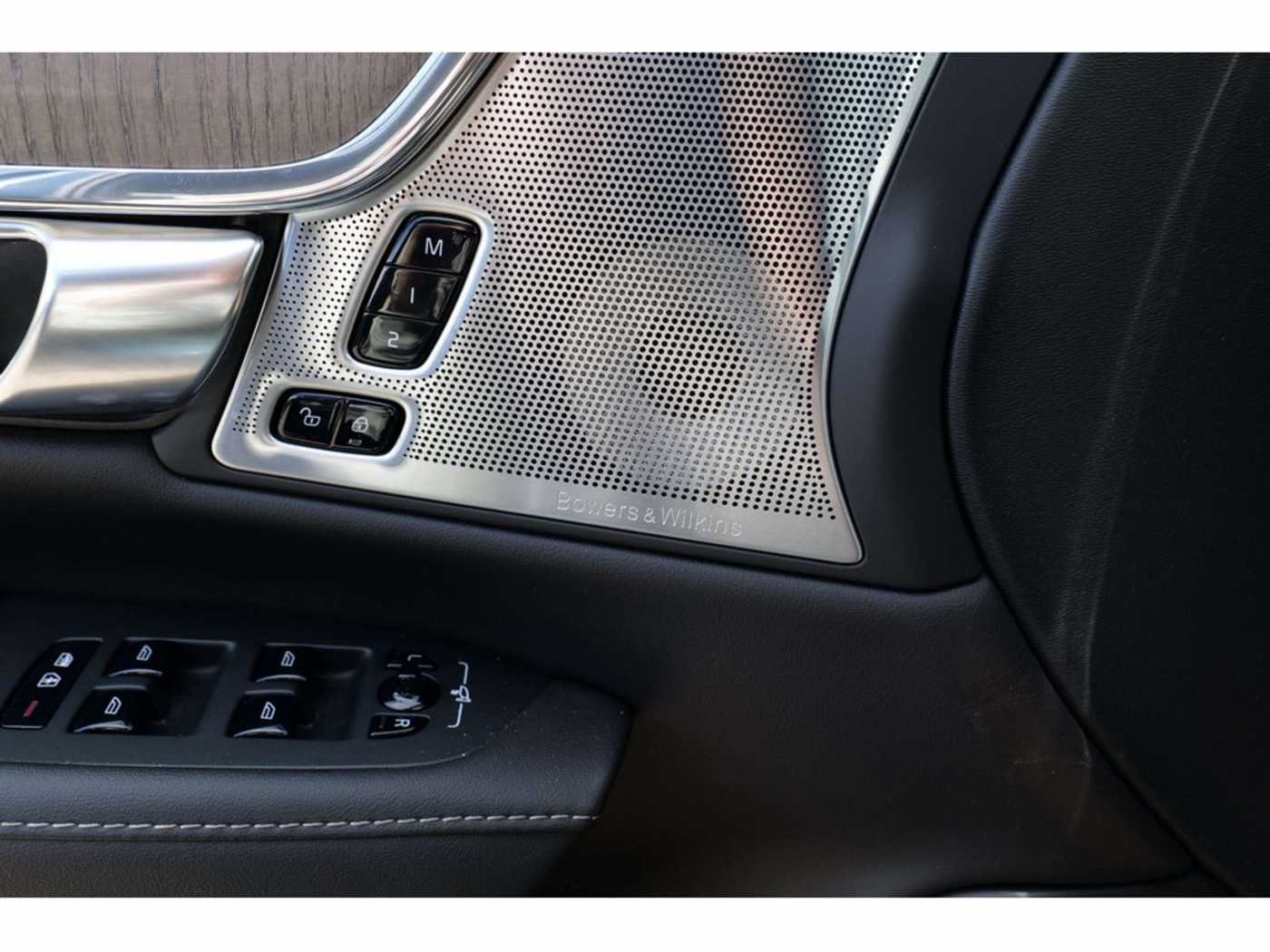 Volvo  Lim. T8 Ultimate Dark Recharge Plug-In Hybrid AWD