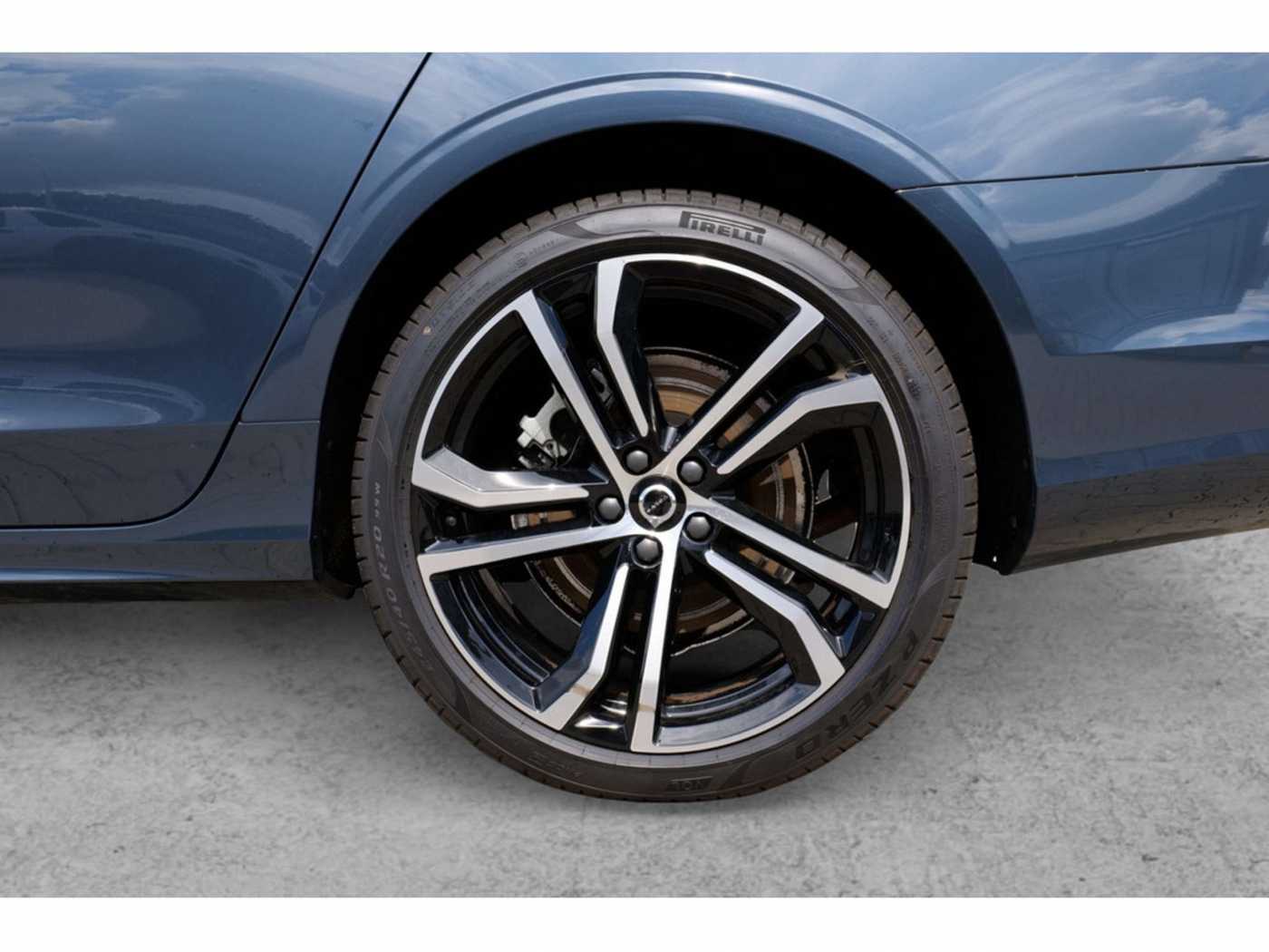 Volvo  Lim. T8 Ultimate Dark Recharge Plug-In Hybrid AWD