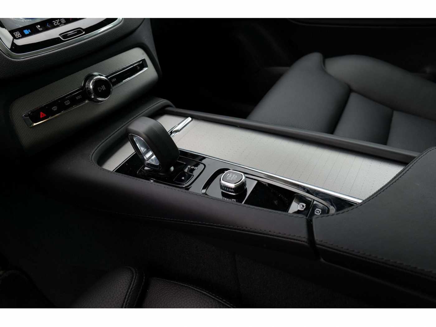 Volvo  T8 Ultra Bright Recharge Plug-In Hybrid AWD