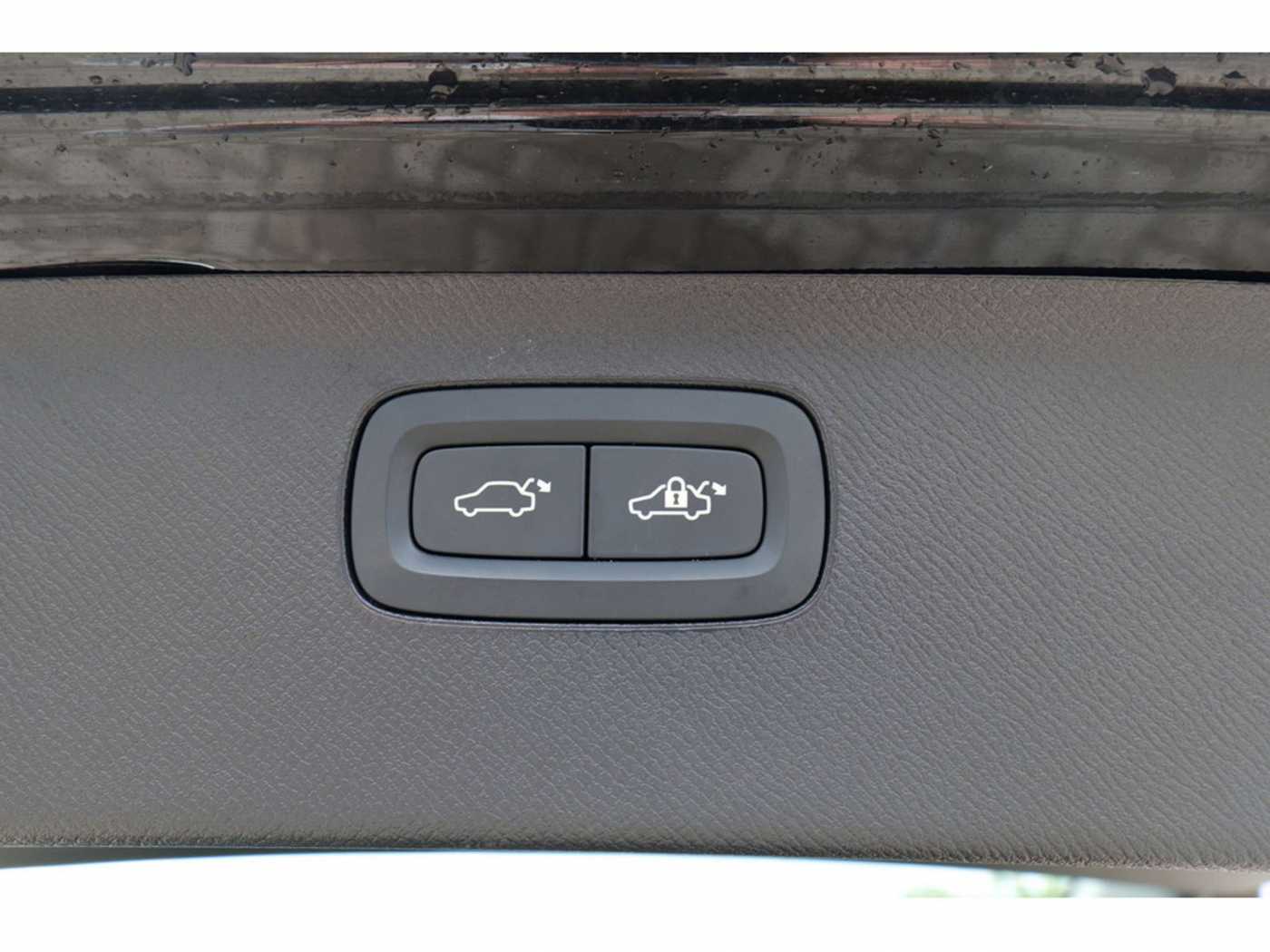 Volvo  T8 Ultra Bright Recharge Plug-In Hybrid AWD