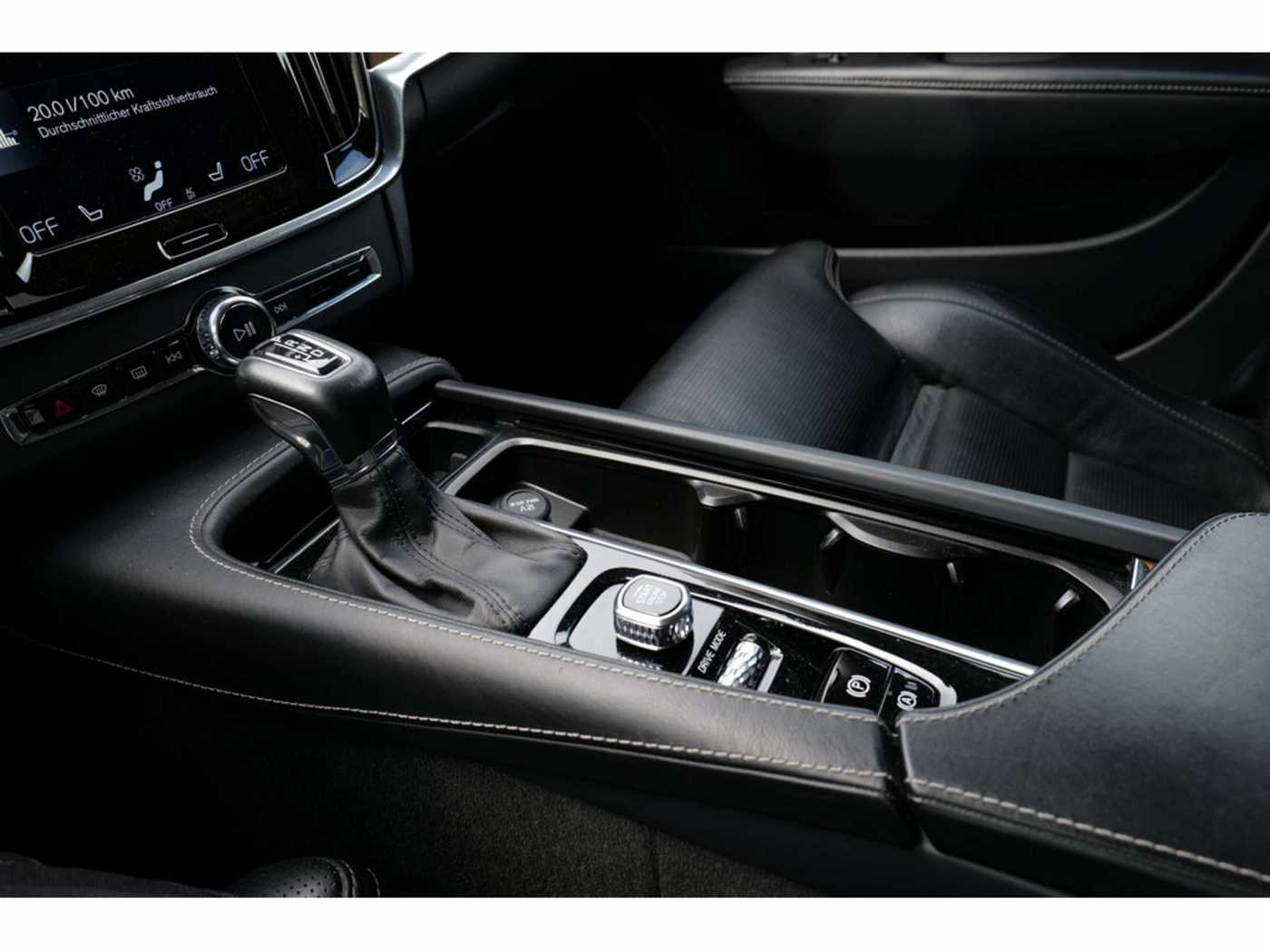 Volvo  D5 AWD Inscription 21'