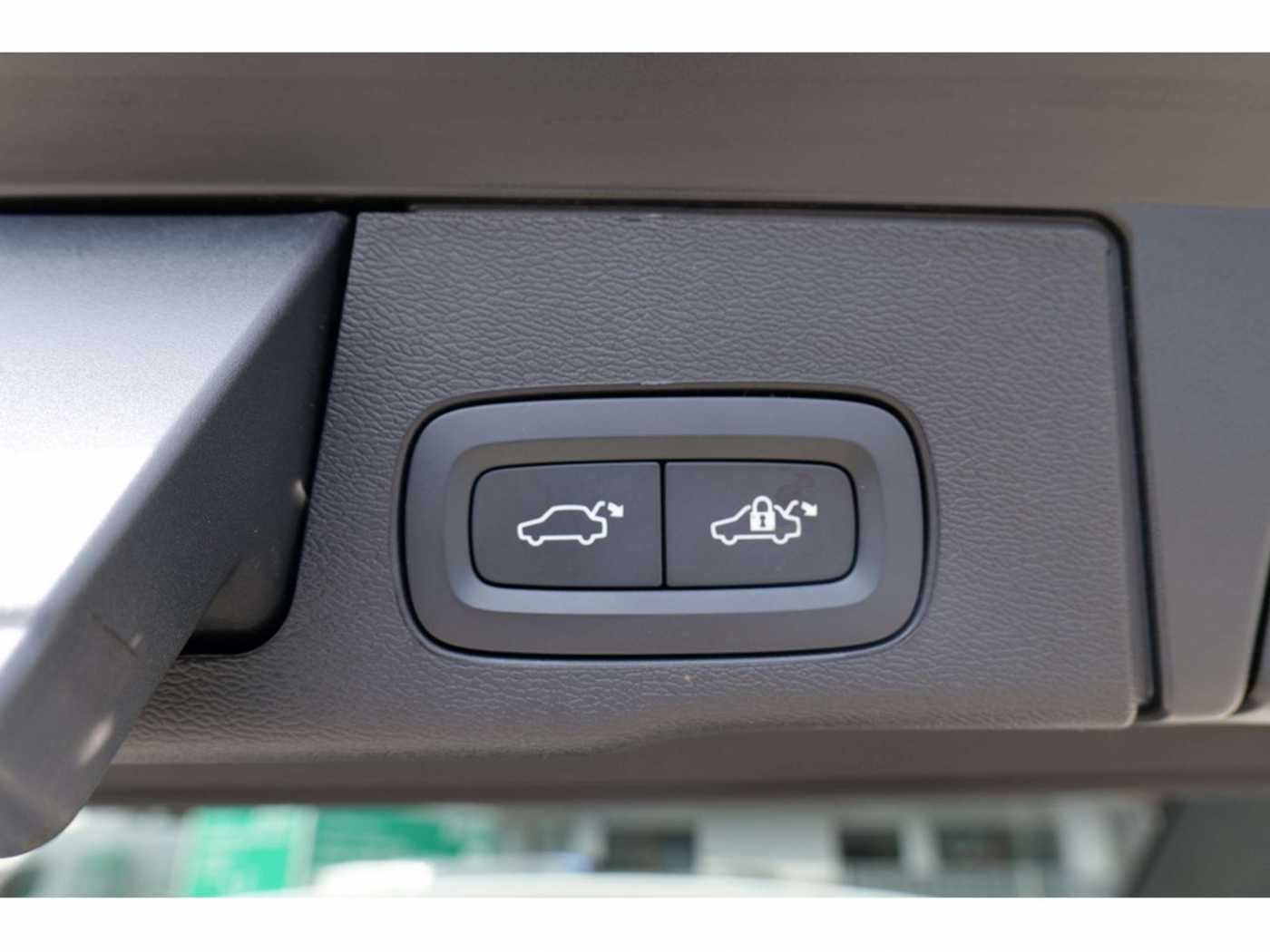 Volvo  T8 Plus Dark Recharge Plug-In Hybrid AWD