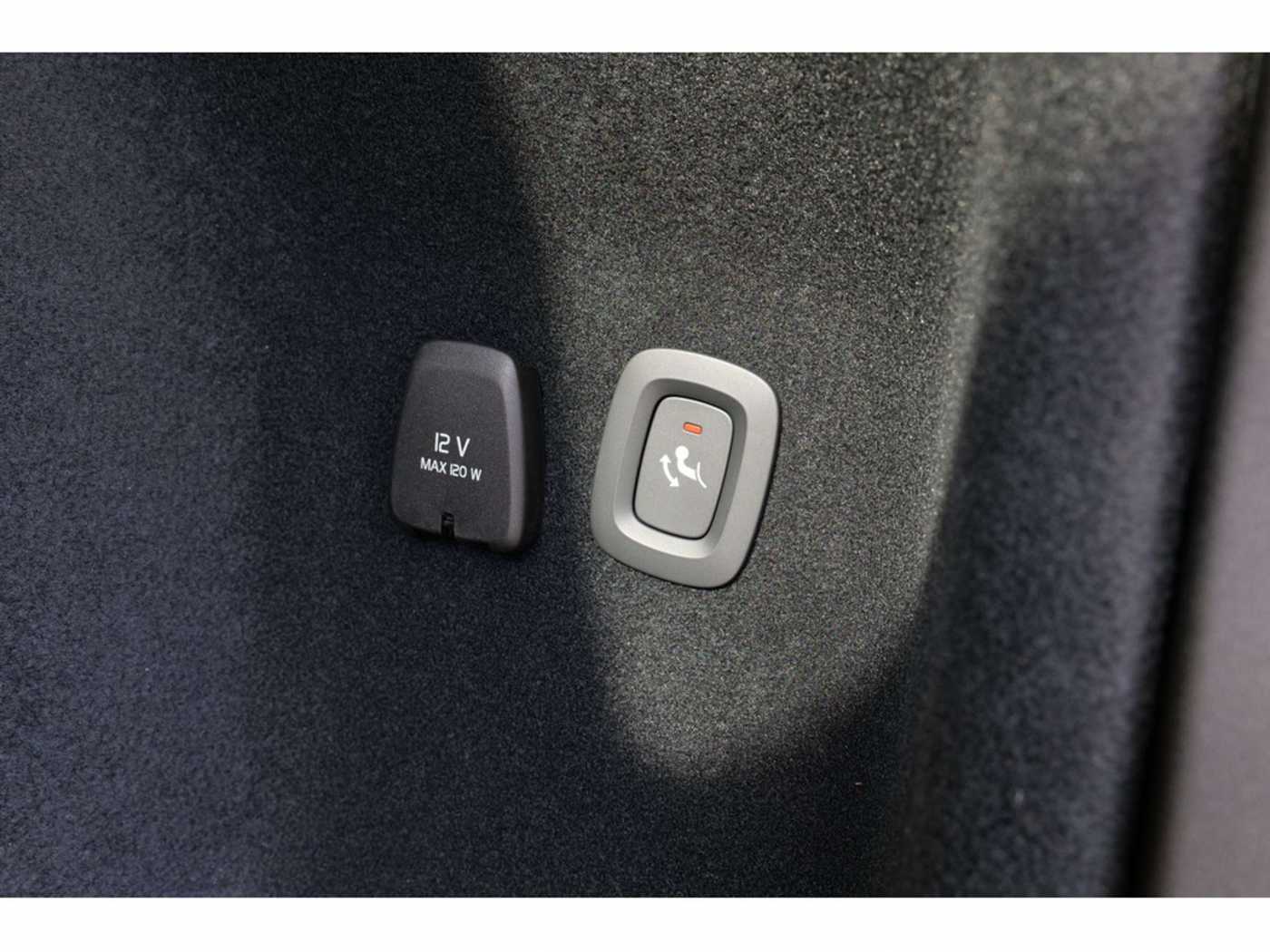Volvo  Kombi T8 Plus Dark Recharge Plug-In Hybrid AWD