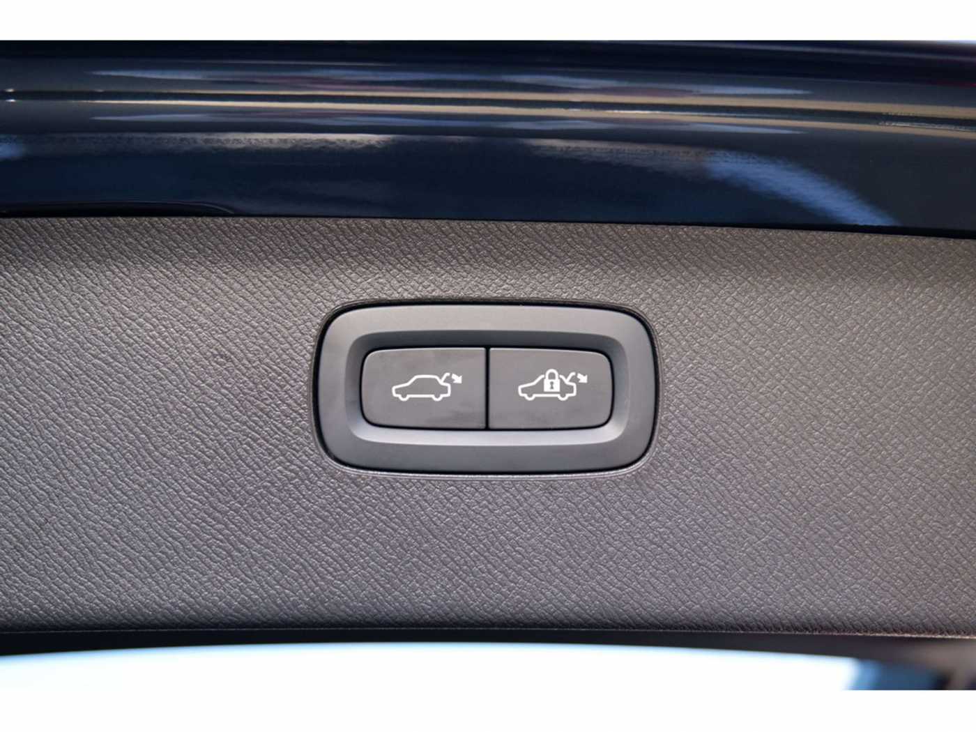 Volvo  T8 Ultimate Bright Recharge Plug-In Hybrid AWD