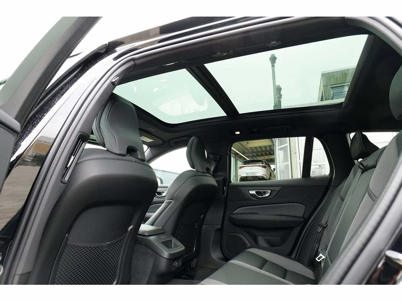 Volvo  B4 Automatik Plus Dark AHK ACC STANDHZ