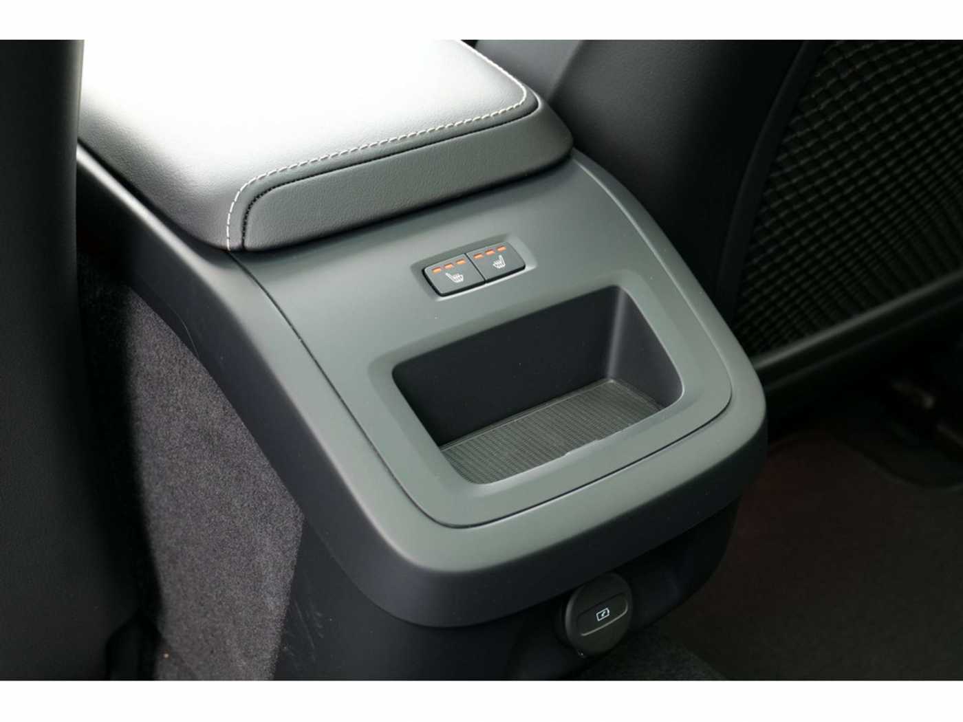 Volvo  B4 Automatik Plus Dark AHK ACC STANDHZ