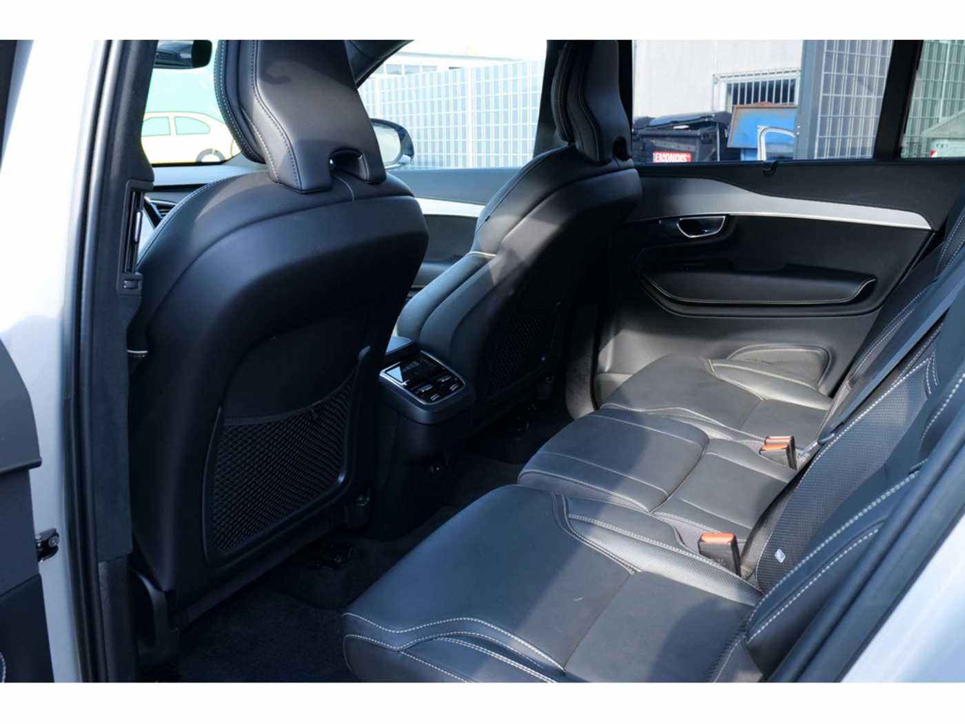 Volvo  B5 AWD Ultimate Dark