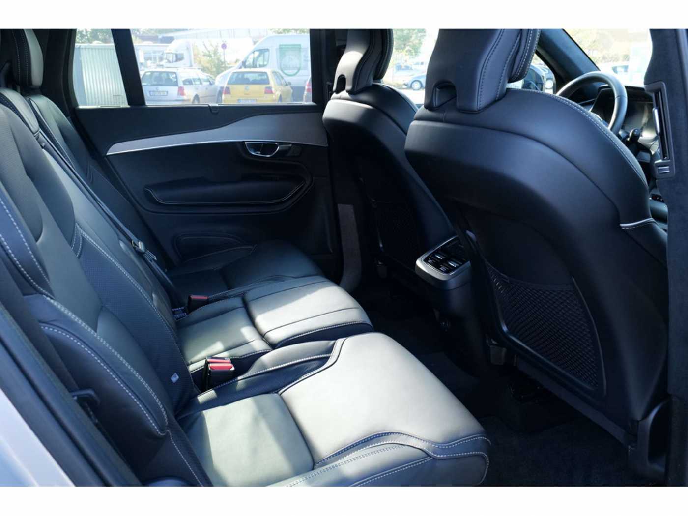 Volvo  B5 AWD Ultimate Dark