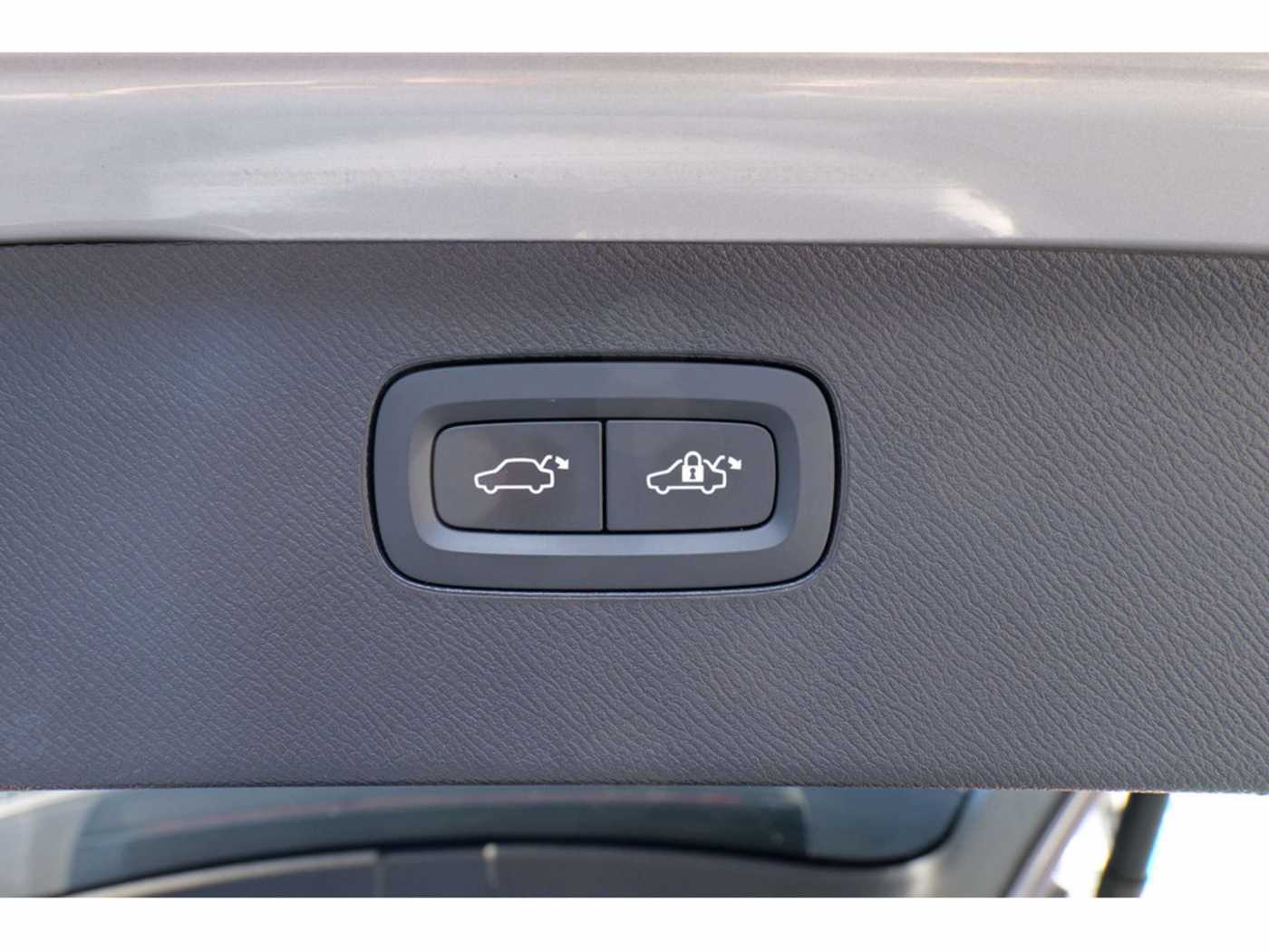 Volvo  B5 AWD Ultimate Dark