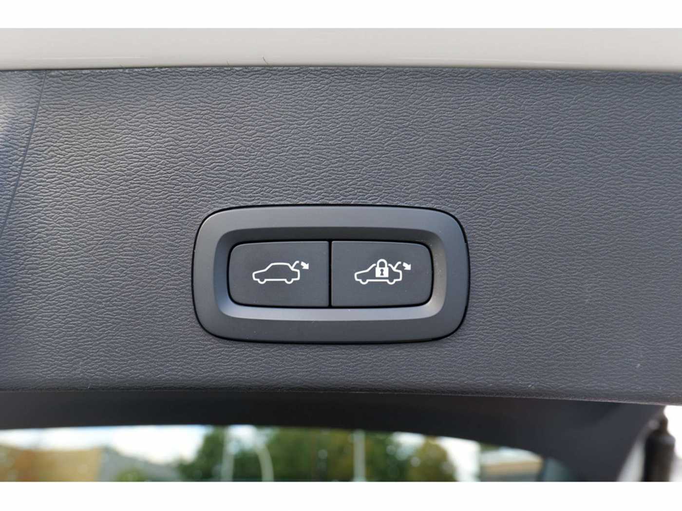 Volvo  Ultimate Recharge Twin Motor Pure Electric AWD