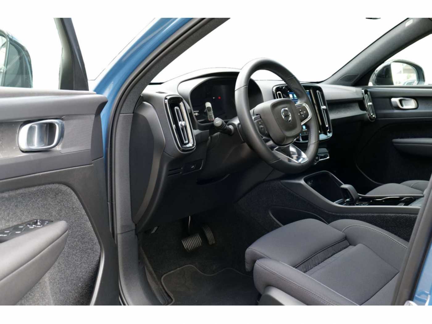 Volvo  Twin Motor Core Pure Electric AWD, AHK