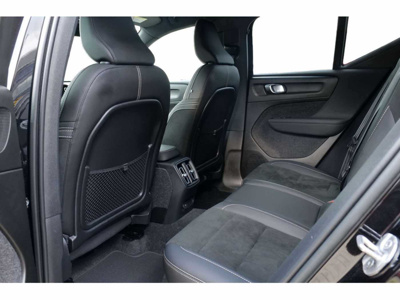 Volvo  Plus Recharge Pure Electric 2WD ACC LED