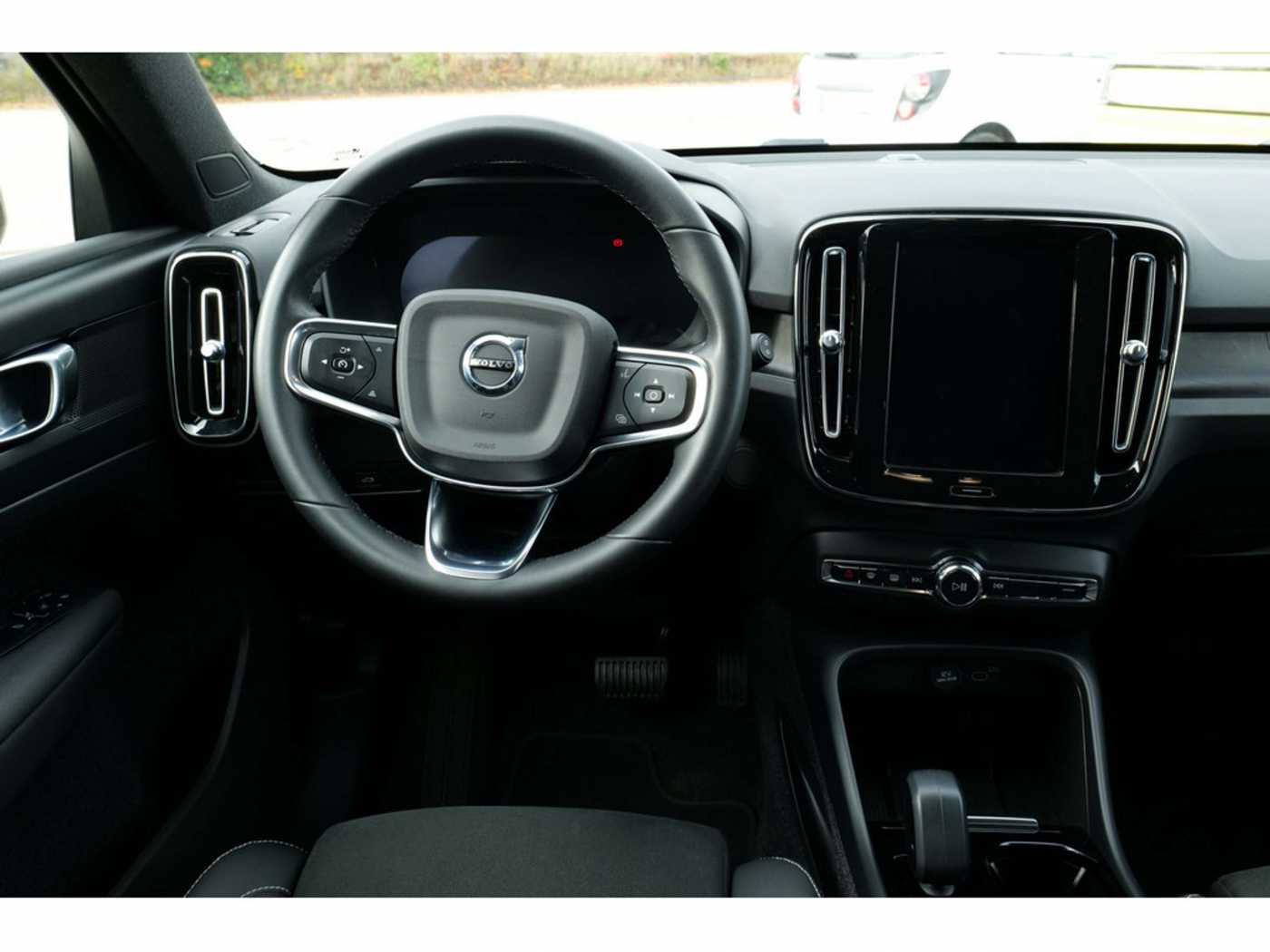 Volvo  Plus Recharge Pure Electric 2WD ACC LED