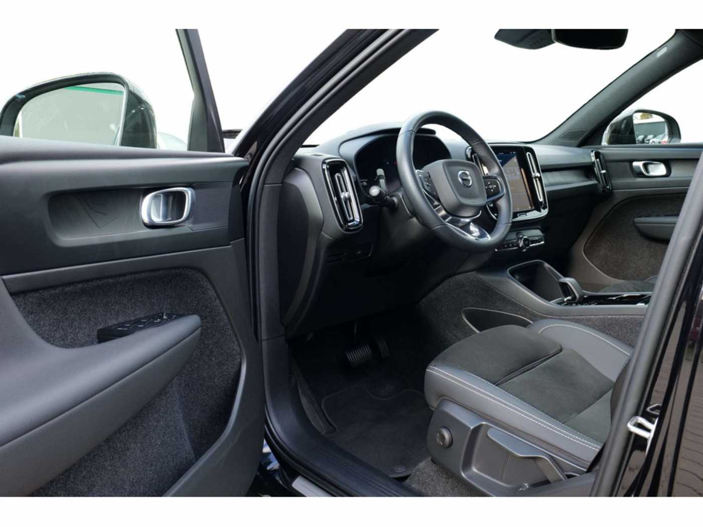 Volvo  Plus Recharge Pure Electric 2WD ACC LED