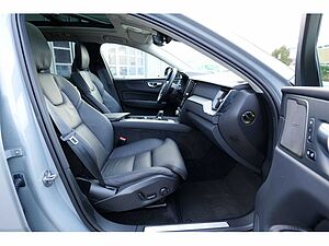 Volvo  T6 AWD Plus Dark Recharge Plug-In Hybrid AWD