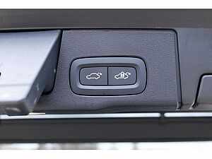 Volvo  T8 Ultra Dark Recharge Plug-In Hybrid AWD