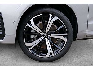 Volvo  T8 Ultra Dark Recharge Plug-In Hybrid AWD