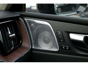 Volvo  T8 Ultra Dark Recharge Plug-In Hybrid AWD