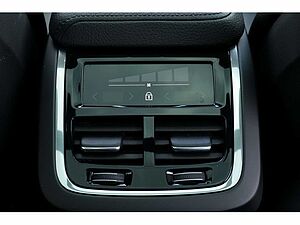 Volvo  B5 Momentum Pro 2WD H/K HGSD NAVI LED