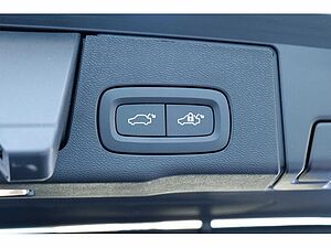 Volvo  T8 Ultra Dark Recharge Plug-In Hybrid AWD